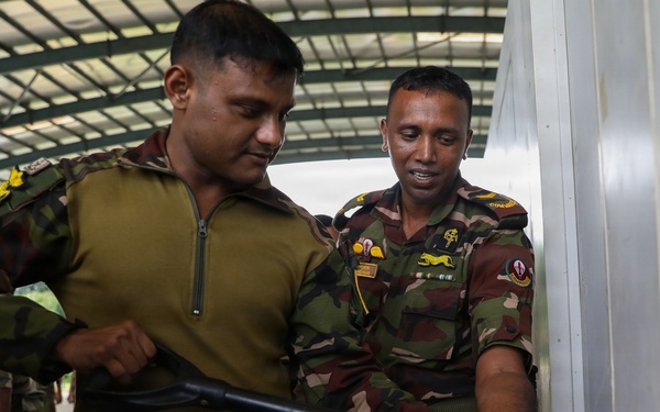 .S. Army Pacific Soldiers and Bangladesh Army Soldiers Conduct Counterterrorism Training