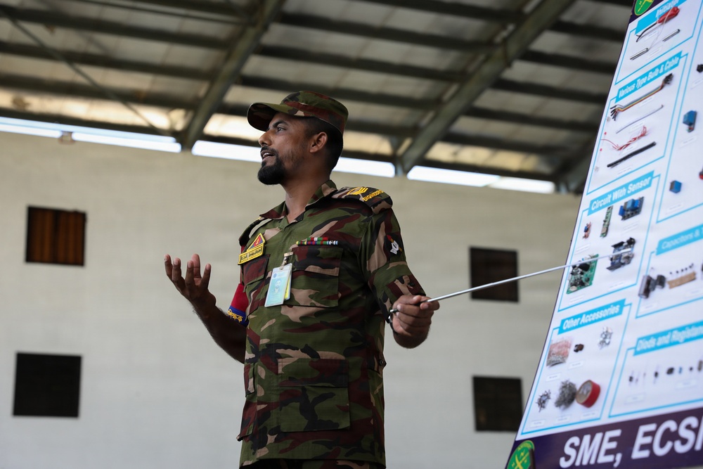 U.S. Army Pacific Soldiers and Bangladesh Army Soldiers Conduct Counterterrorism Training