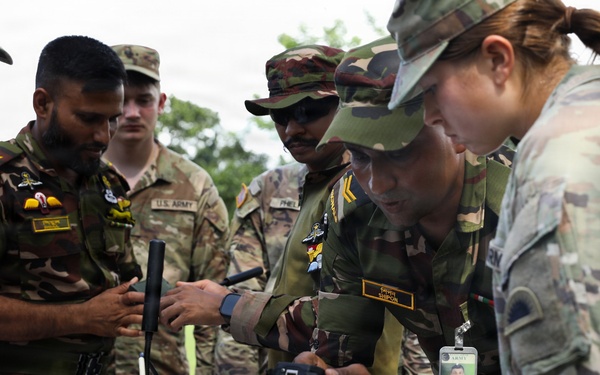 U.S. Army Pacific Soldiers and Bangladesh Army Soldiers Conduct Counterterrorism Training
