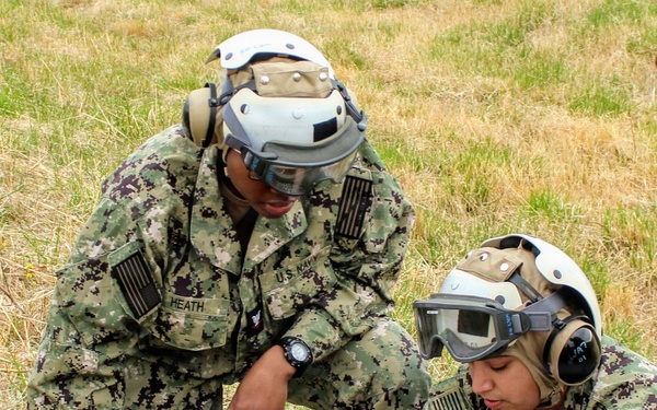 NMRTC Pax River Corpsmen Perform Airway and Chest Trauma Care During TCCC Drill
