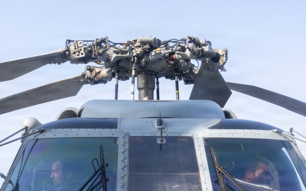 USS Princeton Conducts Helicopter Maintenance