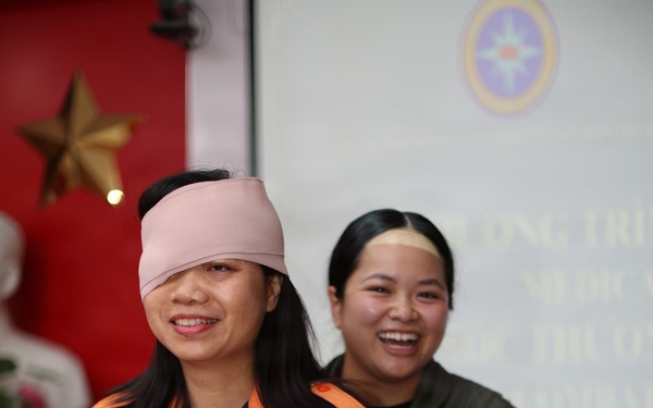 Sailors Give Medical Training to Vietnam Maritime Rescue Coordination Center