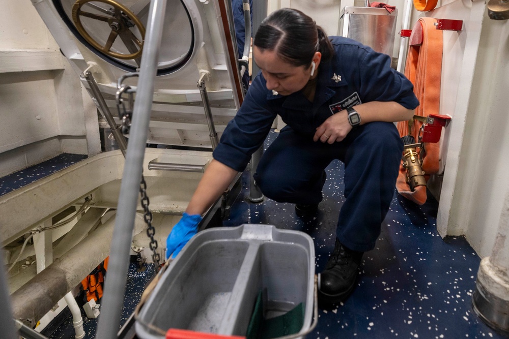 Michael Murphy Sailors Conducts Field Day