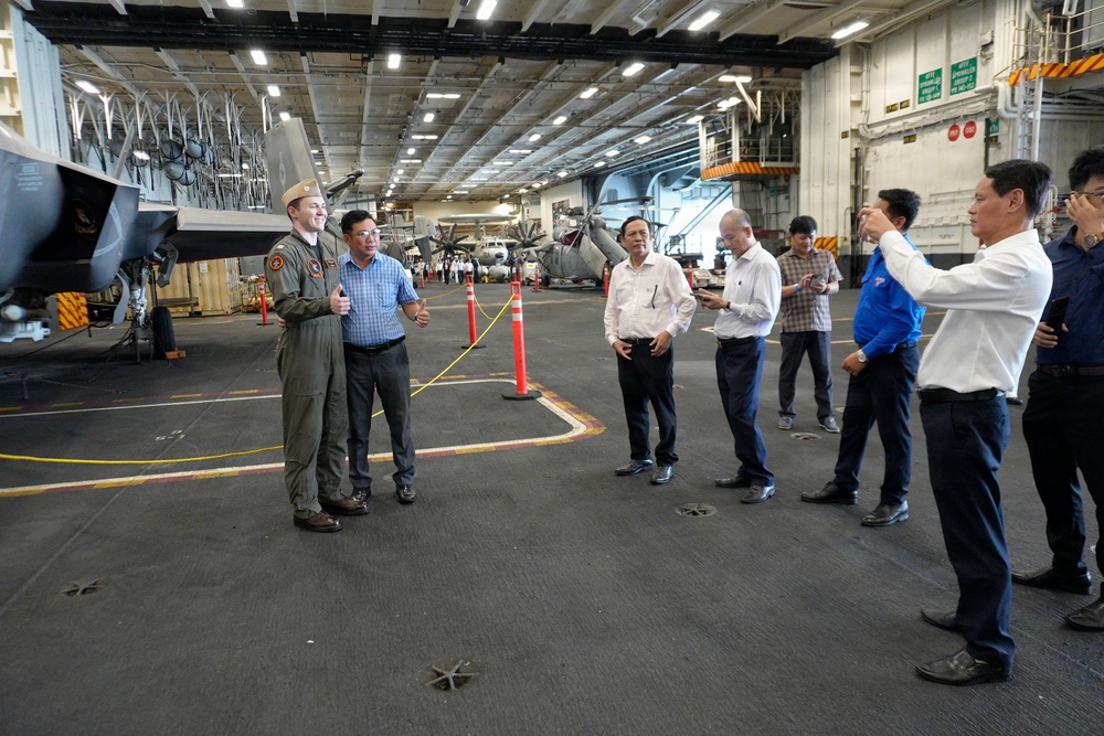 George Washington Hosts Tours in Da Nang, Vietnam