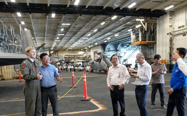 George Washington Hosts Tours in Da Nang, Vietnam