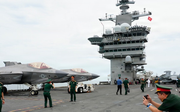 George Washington Hosts Tours in Da Nang, Vietnam