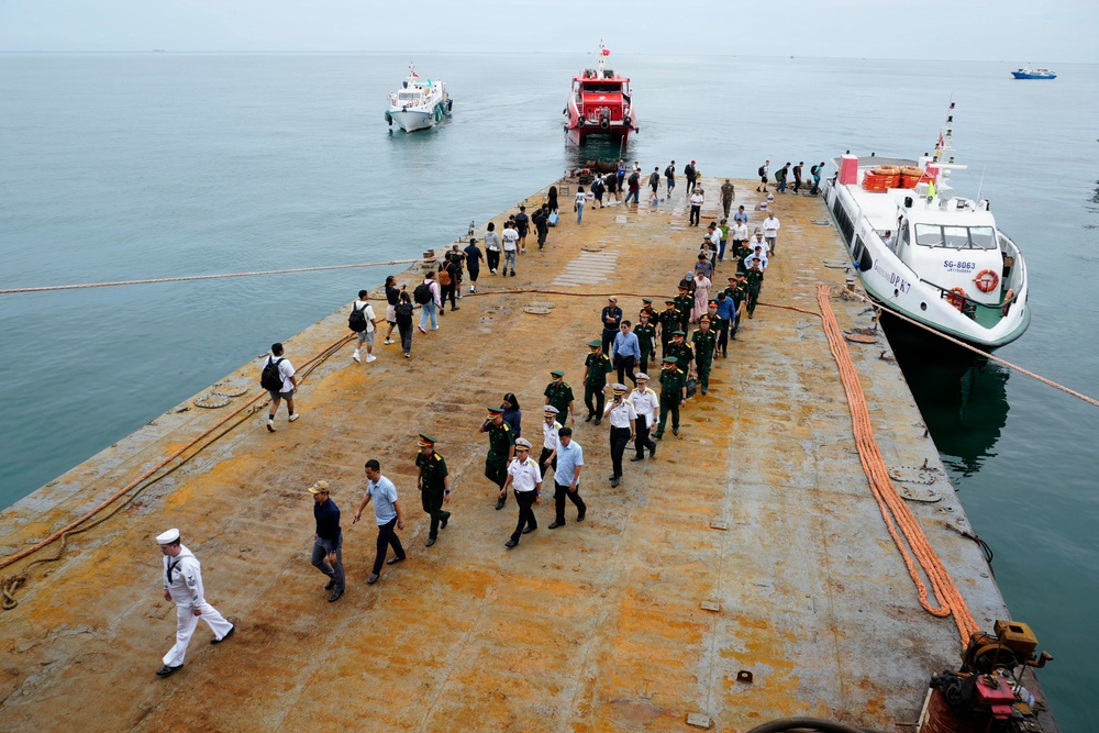 George Washington Hosts Tours in Da Nang, Vietnam