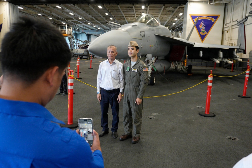 George Washington Hosts Tours in Da Nang, Vietnam