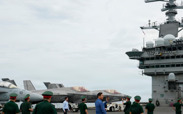 George Washington Hosts Tours in Da Nang, Vietnam