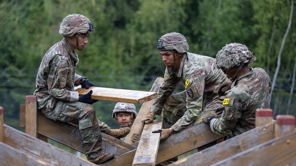 U.S. Army Europe and Africa Best Squad Soldiers Tackle Leaders Reaction Course