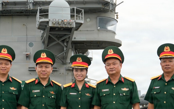 George Washington Hosts Tours in Da Nang, Vietnam