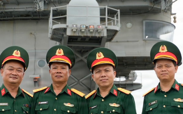 George Washington Hosts Tours in Da Nang, Vietnam