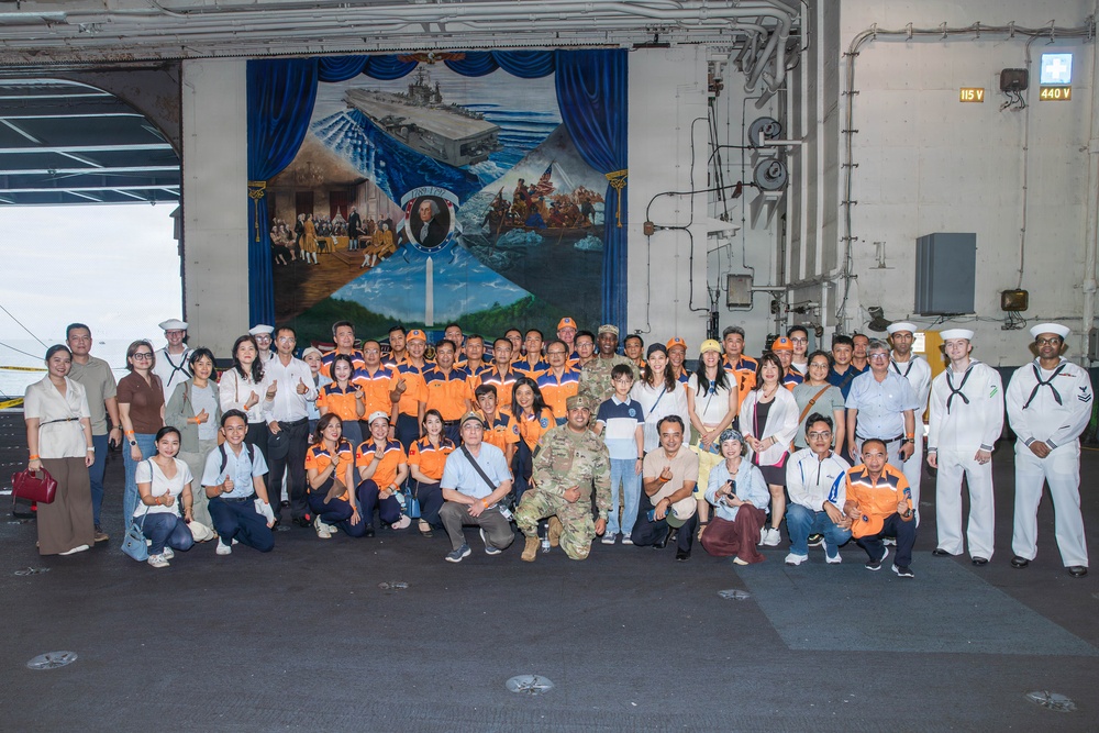 George Washington Hosts Tour in Da Nang, Vietnam