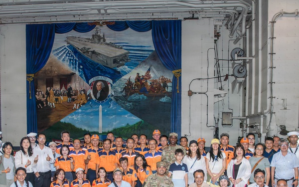 George Washington Hosts Tour in Da Nang, Vietnam