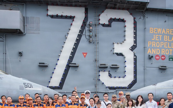 George Washington Hosts Tour in Da Nang, Vietnam