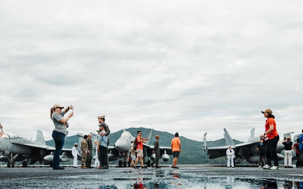 George Washington Hosts Tour in Da Nang, Vietnam