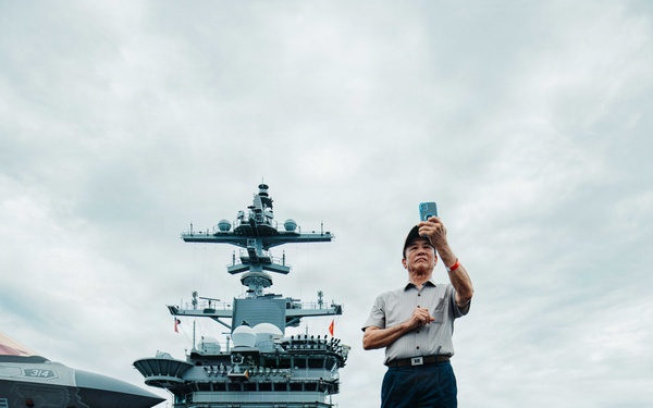 George Washington Hosts Tour in Da Nang, Vietnam