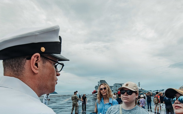George Washington Hosts Tour in Da Nang, Vietnam