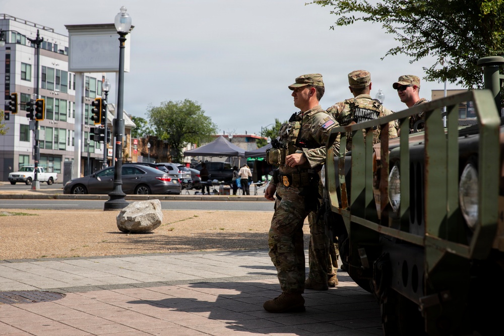 JTF-DC Georgia Guardsmen patrol at Starburst Plaza