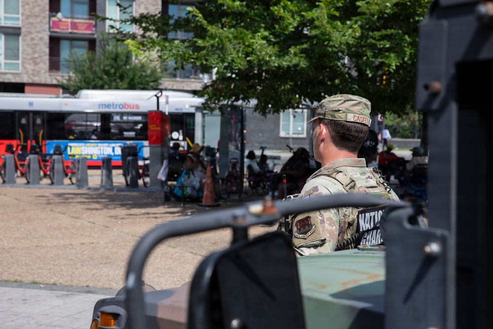 JTF-DC Georgia Guardsmen patrol at Starburst Plaza