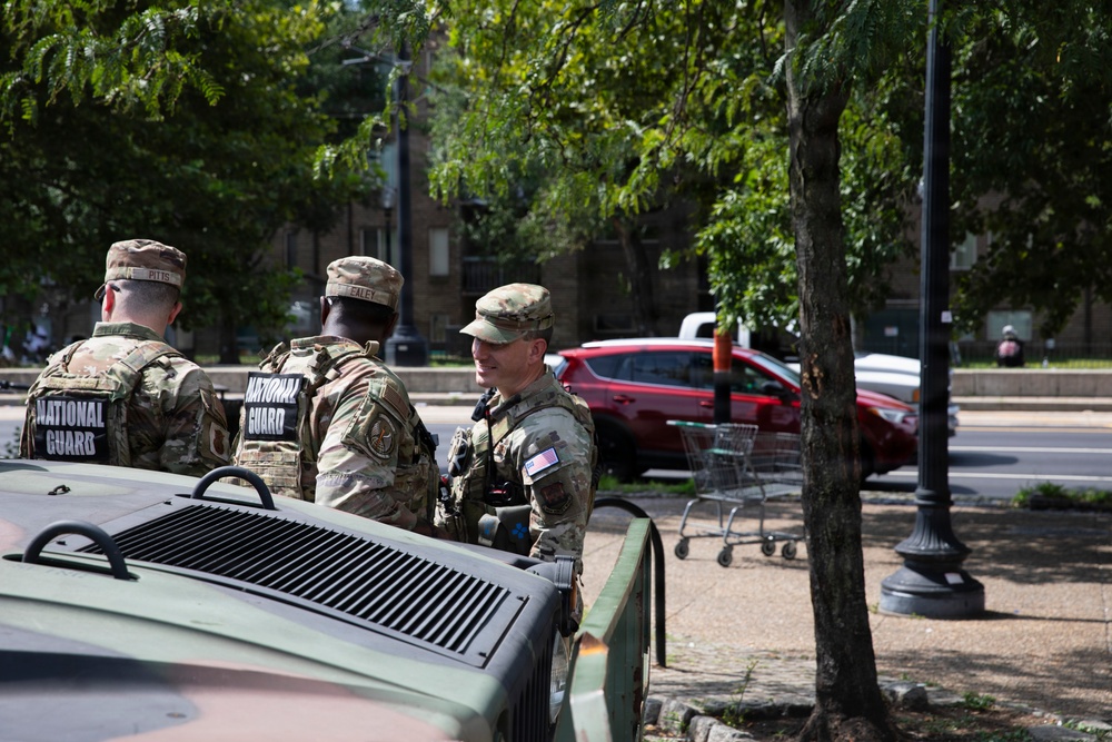 JTF-DC Georgia Guardsmen patrol at Starburst Plaza
