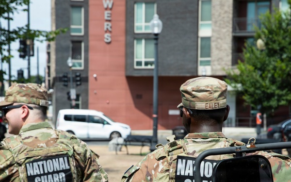 JTF-DC Georgia Guardsmen patrol at Starburst Plaza