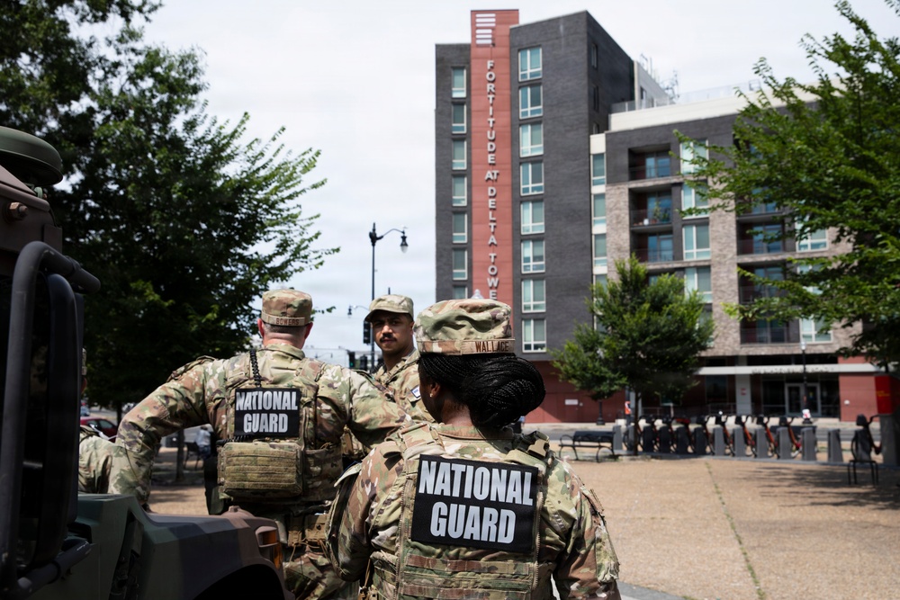 JTF-DC Georgia Guardsmen patrol at Starburst Plaza