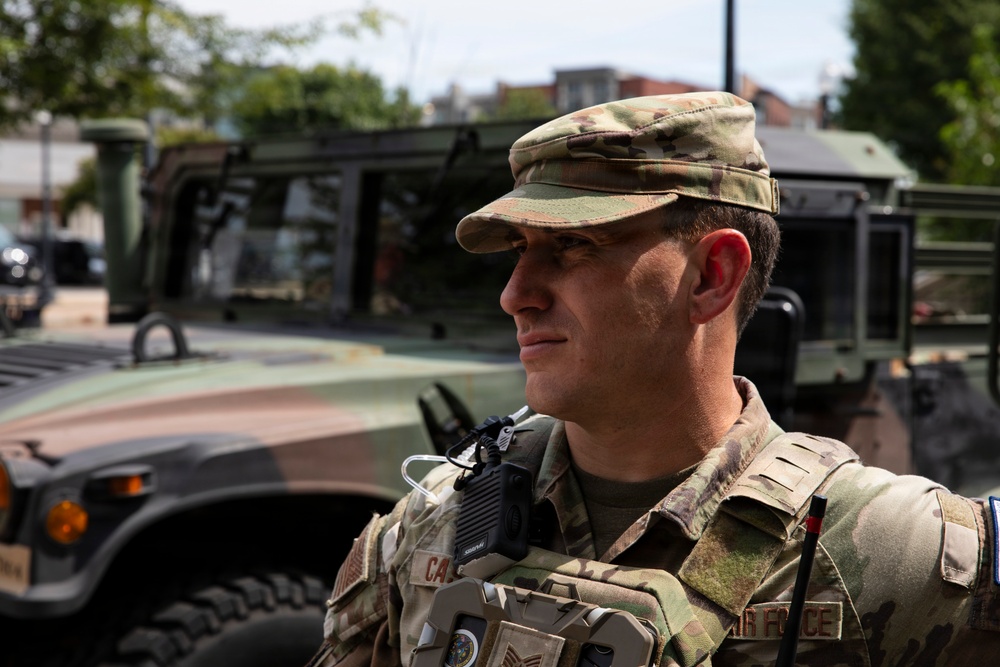 JTF-DC Georgia Guardsmen patrol at Starburst Plaza
