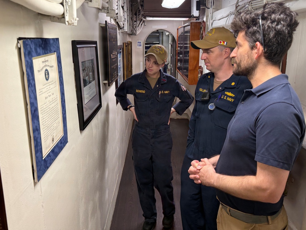 USS Wayne E. Meyer hosts the Chamber of Commerce Hawaii’s Young Professional Mentor Program