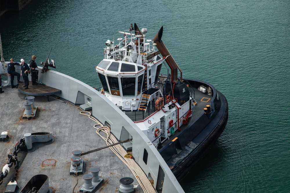LCF-24: USS San Antonio Straddles the Caribbean Sea and Pacific in Panama
