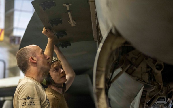 Abraham Lincoln Conducts Aircraft Maintenance