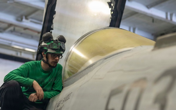 Abraham Lincoln Conducts Aircraft Maintenance
