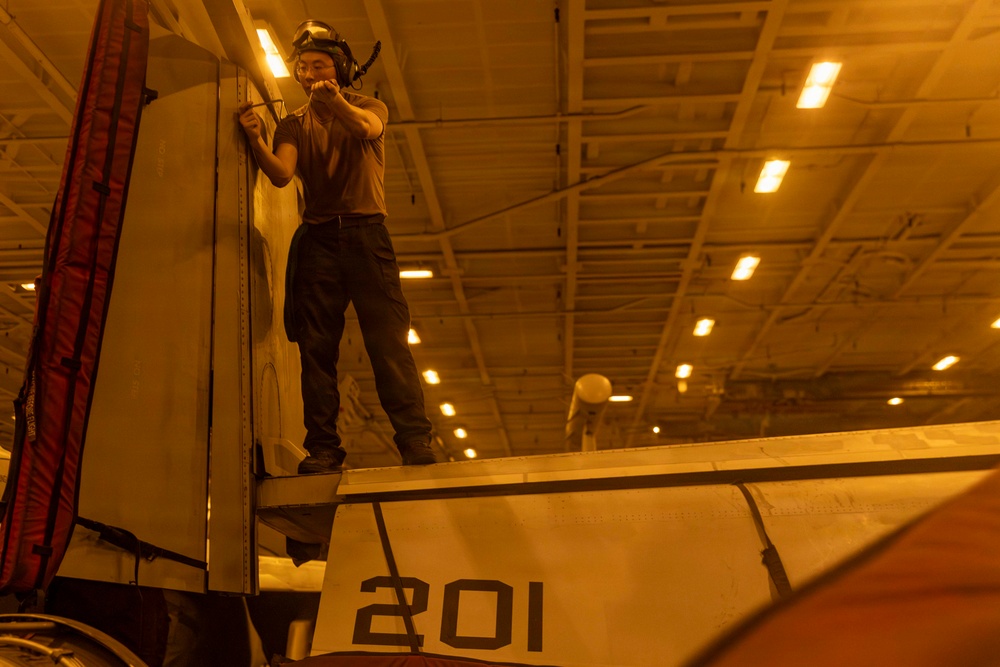 Abraham Lincoln Conducts Aircraft Maintenance
