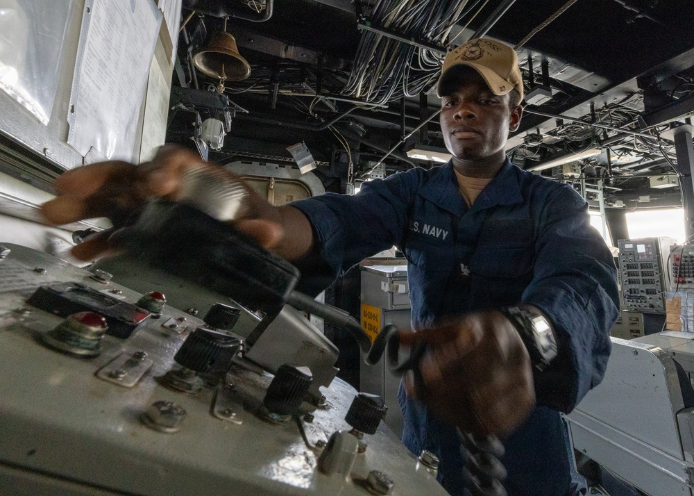 Bridge Operations Aboard USS Ross