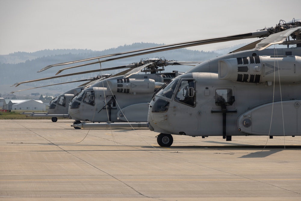 HMH-461 conducts flight operations in Montana