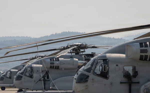 HMH-461 conducts flight operations in Montana