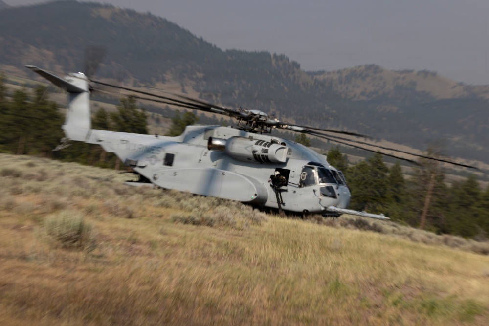 HMH-461 conducts flight operations in Montana