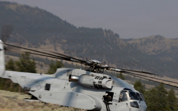 HMH-461 conducts flight operations in Montana
