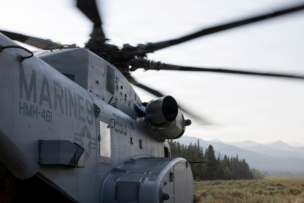 HMH-461 conducts flight operations in Montana