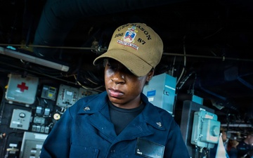 Replenishment-at-Sea Aboard USS Mason (DDG 87)