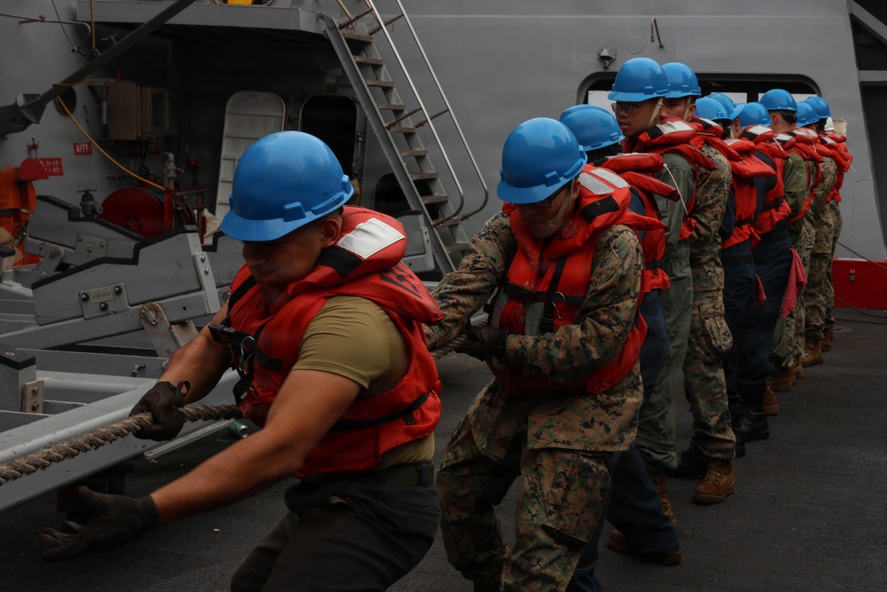 John P. Murtha Conducts ARGMEUEX With Makin Island Amphibious Ready Group