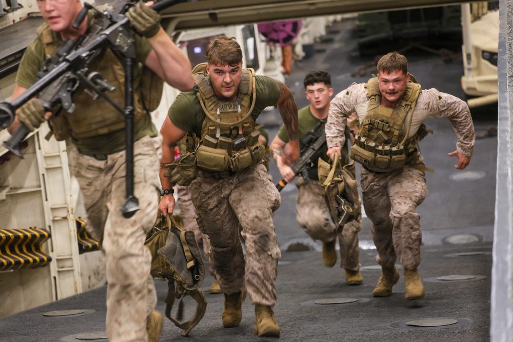 John P. Murtha Conducts ARGMEUEX With Makin Island Amphibious Ready Group