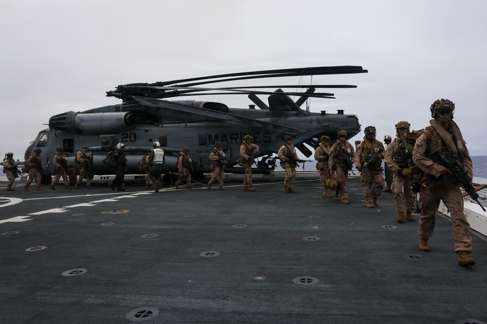 John P. Murtha Conducts ARGMEUEX With Makin Island Amphibious Ready Group