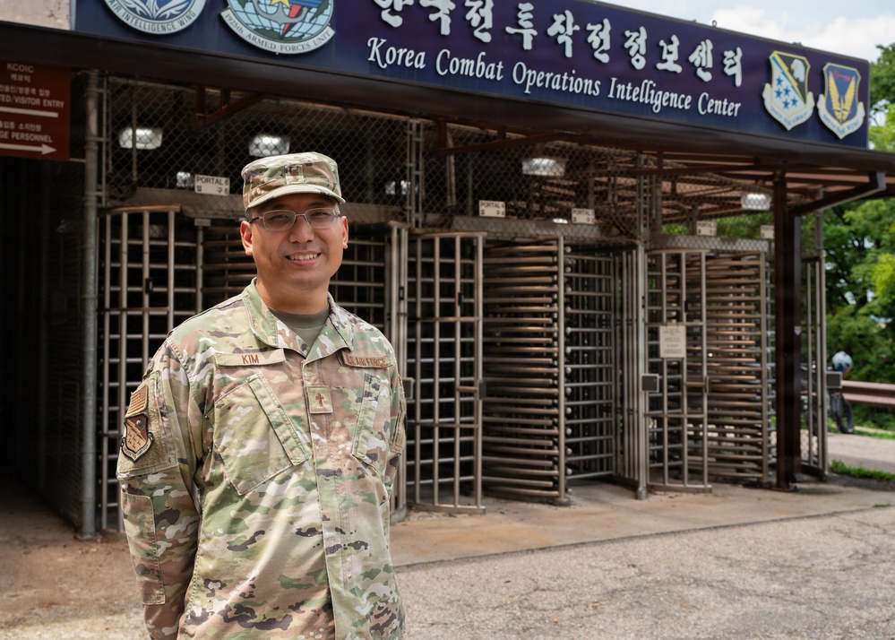 Chaplain's quick response helps save Airman after pit viper bite