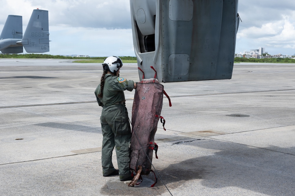 VMM-262 Conducts Hoist Training