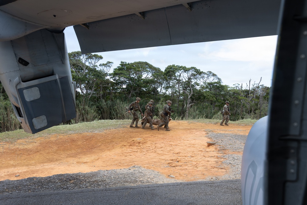 VMM-262 Conducts Hoist Training
