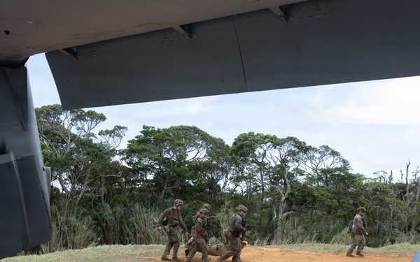 VMM-262 Conducts Hoist Training