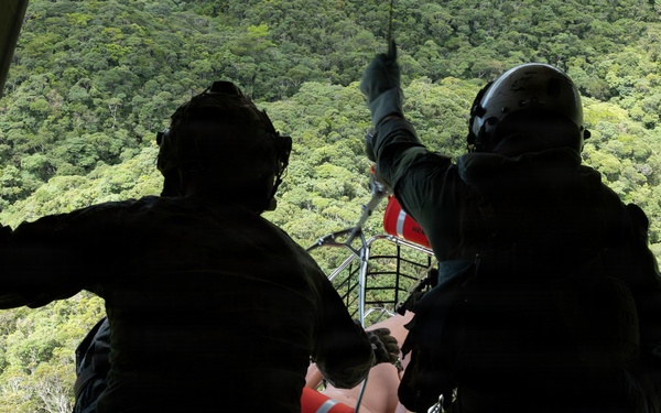 VMM-262 Conducts Hoist Training