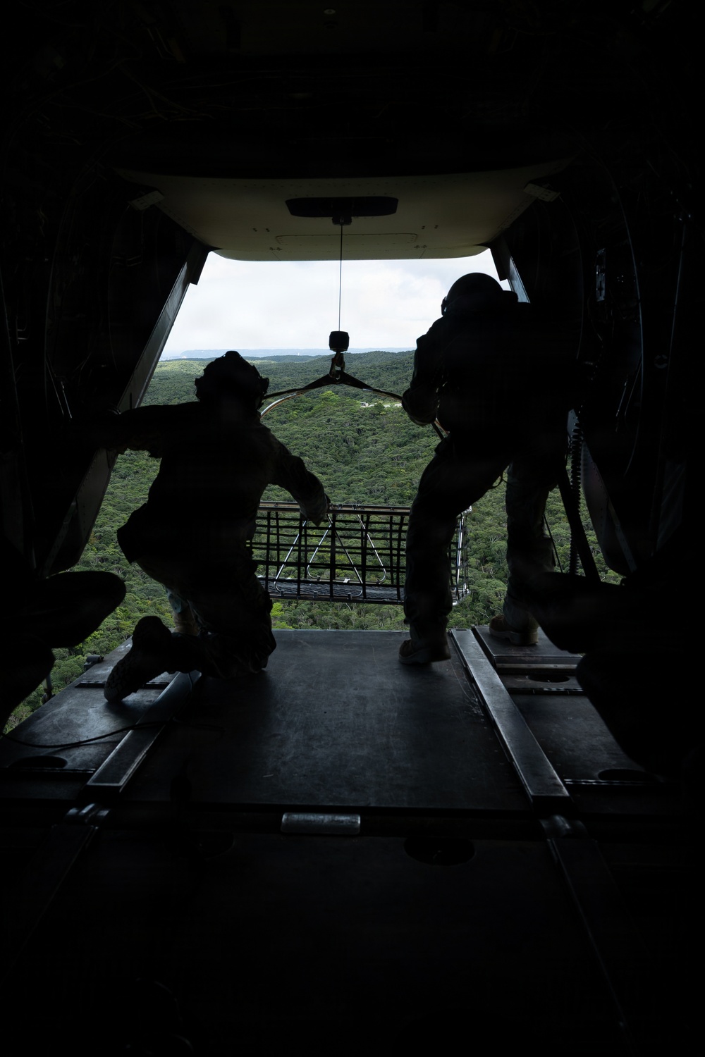 VMM-262 Conducts Hoist Training