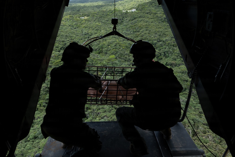 VMM-262 Conducts Hoist Training